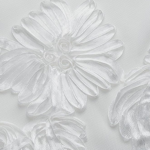 Elegant White BEACH WEDDING Dress - Picture 4 of 7